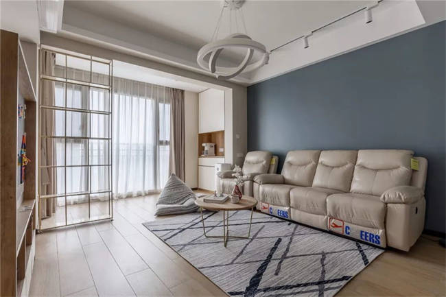 96m2的三居室，整面的黑板墻，文藝不失趣味