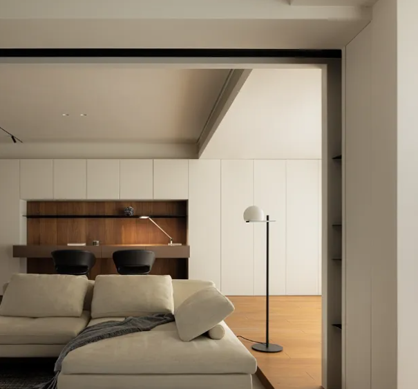 173㎡極簡(jiǎn)原木風(fēng)，打破傳統(tǒng)空間的閉合形式，形成沉靜、自然的溫馨之家！